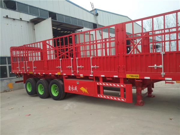 倉(cāng)柵式運(yùn)輸半掛車(chē)